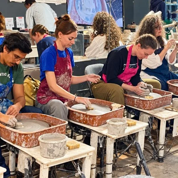 Color Cocktail Factory - Date Nights & Art Classes in Eugene studio photo